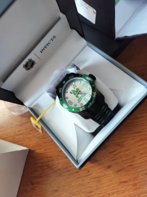  Montre invicta