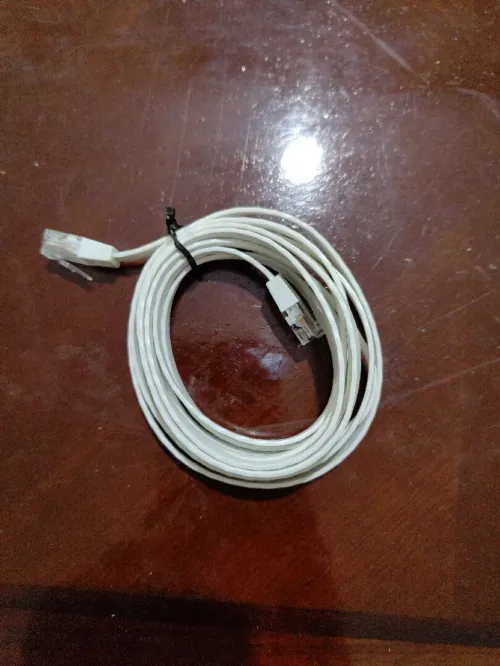 Plusieurs câble ethernet et fibre