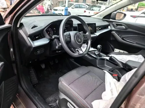 MG MG 5 Manuel 113-130 ch 2025 Manuel sans toit