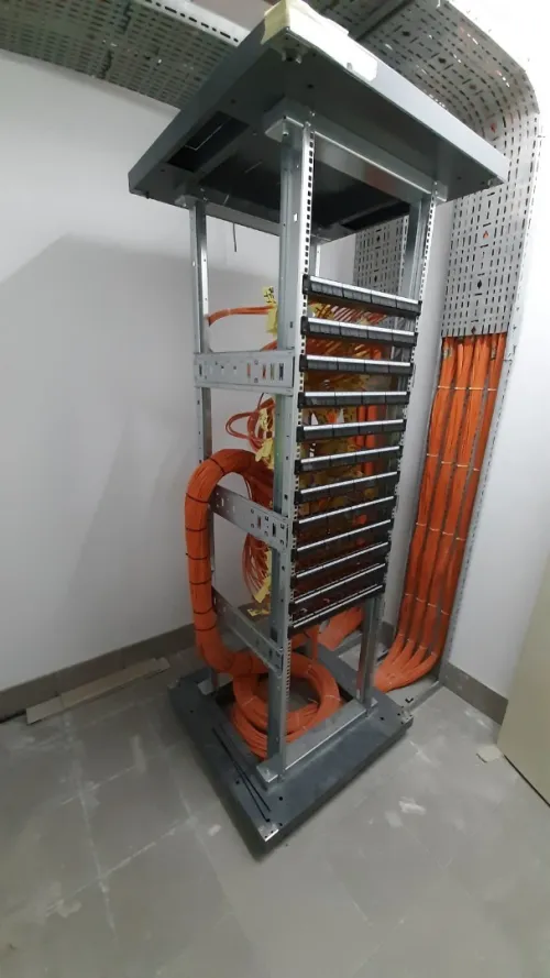 Installation des réseaux et des cameras de surveillance (intérieur & extérieur)