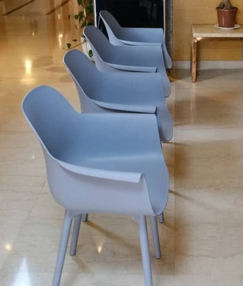 Chaises et tables
