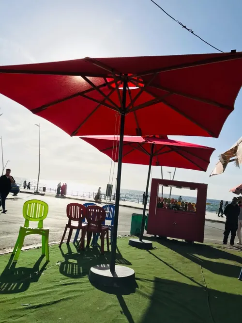 Parasol et équipement de plage et pisc