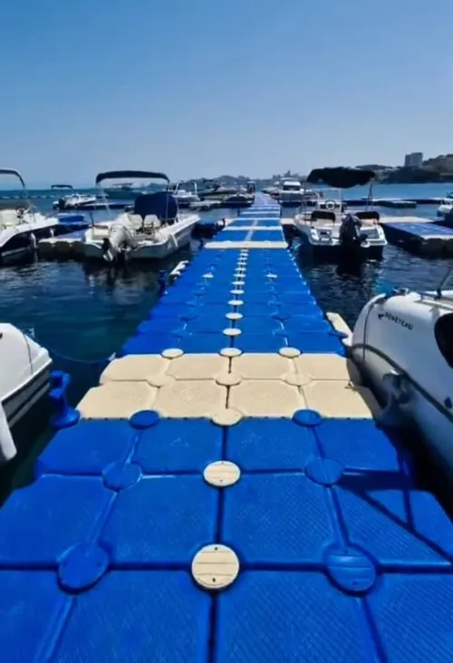 Parasol et équipement de plage et pisc