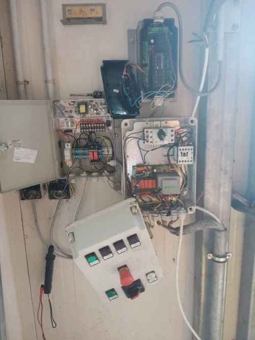 Reparation Maintenance installation Niveleur de quai    Guide roue    Butoir   Porte sectionnelle 