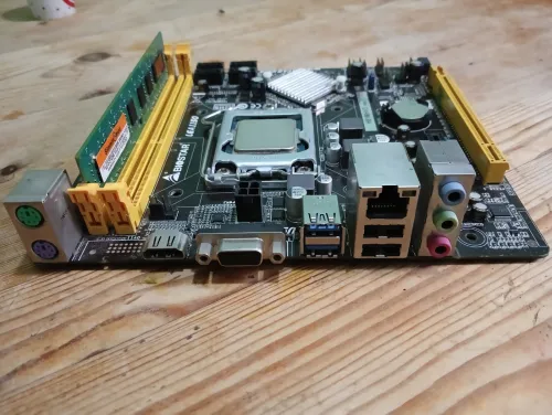 Cart mer biostar h81 en pann + ram 2 gb