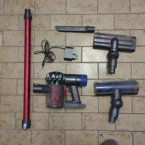 Vends aspirateur marque disons v6