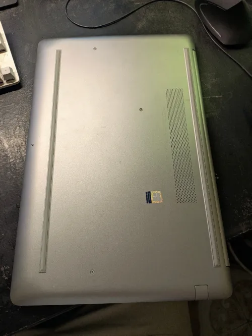 Hp G7 470 double carte graphique i5 10eme 16gb 512gb SSD 17 pouce IPS AMD Radeon 530 2gb