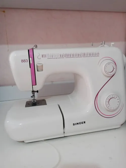 Machine à coudre Singer 883
