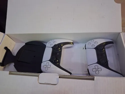 PS5 avec 2 manettes hawda Caba UK