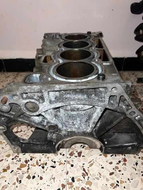Vilebrequi , bloc ,carter et bloc de chaine  nissan sunny