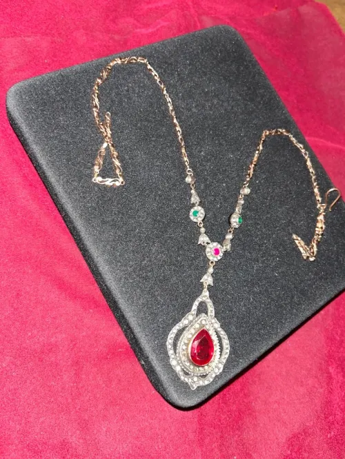 Collier avec pendentif