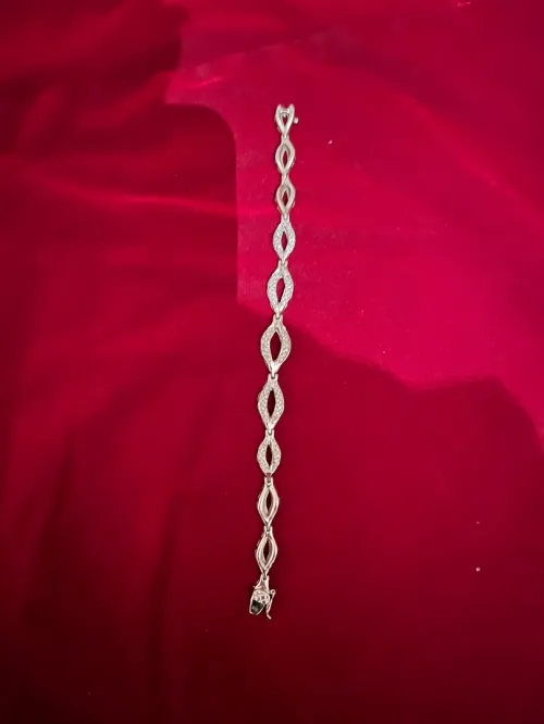 Bijoux différents