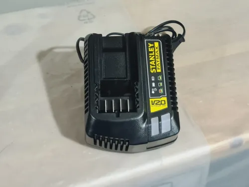 Visseuse à choc 168Nm 20V/2x2.0Ah - STANLEY FatMax SFMCF800 (neuf)