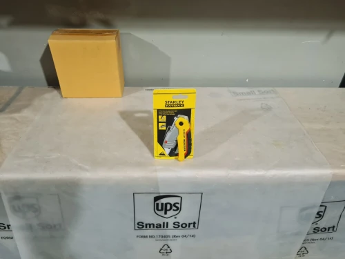 Cuteur pliable à lame rétractable avec 3 lame - STANLEY FATMAX 0-10-825