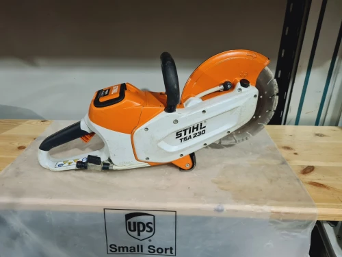 découpeuse 230mm à batterie 36V 7.2Ah STIHL TSA 230 à sec ou à eau (BL-2020)