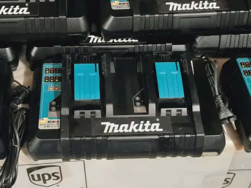 MAKITA DC18RD - Chargeur de batterie rapide doublée 14,4-18V 9+9 Ampère (utilisé/neuf)