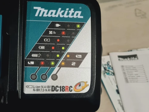 MAKITA DC18RC - Chargeur rapide de batterie 14.4-18V Li-Ion 9 Ampère (neuf)