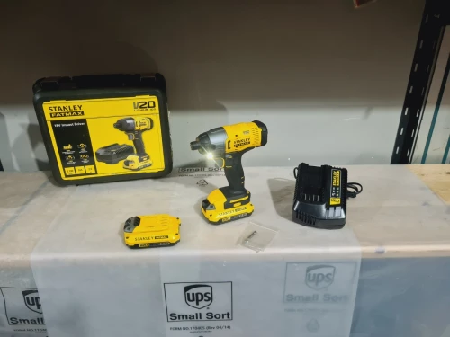 Visseuse à choc 168Nm 20V/2x2.0Ah - STANLEY FatMax SFMCF800 (neuf)