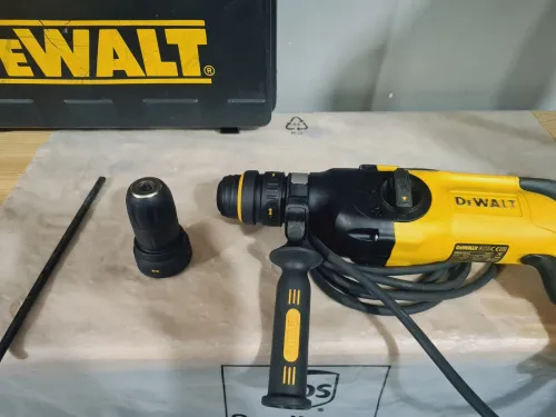 Perforateur électrique 26mm 2.8J 3 positions double mandrin DEWALT D25114 (2009-Germany)