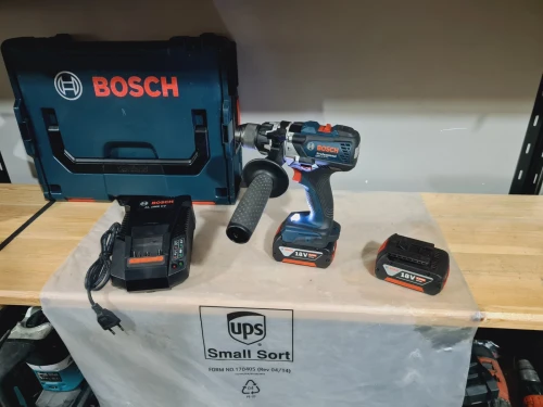 Visseuse perceuse à percussion puissante et robuste 18V 5.0Ah BOSCH GSB 18 VE-EC (BL) 