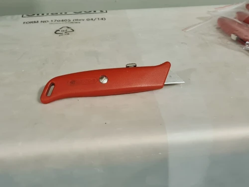 SAM 378-8 - Cutter Retractable Alliage Leger +5 lames (France)