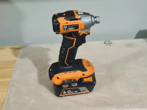 Visseuse à choc ultra compact 3 mode 18V/2x4.0Ah - AEG BSS18SBL (BL-neuf)