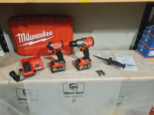 MILWAUKEE 3697-22 kit 2 machines 4ème génération perceuse + Visseuse à choc (USA-AutoStop)