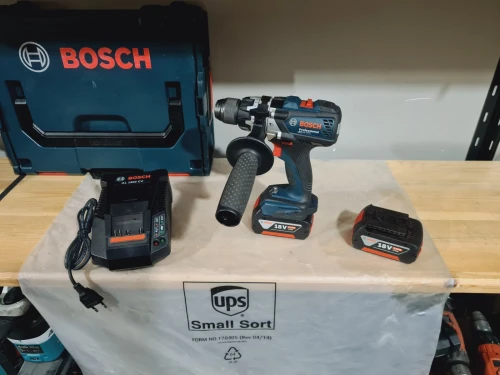 Visseuse perceuse à percussion puissante et robuste 18V 5.0Ah BOSCH GSB 18 VE-EC (BL) 