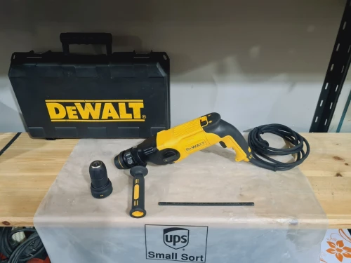 Perforateur électrique 26mm 2.8J 3 positions double mandrin DEWALT D25114 (2009-Germany)