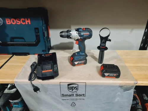 Visseuse perceuse à percussion puissante et robuste 18V 5.0Ah BOSCH GSB 18 VE-EC (BL) 