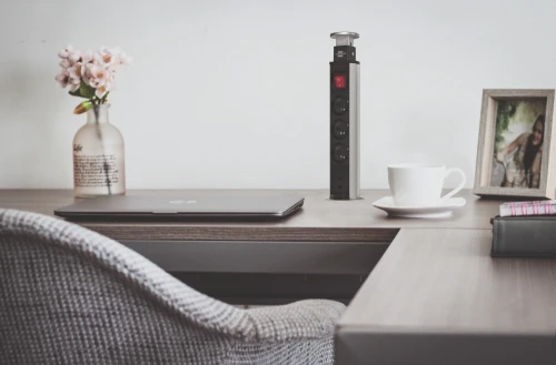   MULTI-PRISE  BRENNENSTUHL 3PRISES + 2USB 2M + INTERRUPTEUR Tower-Power brennenstuhl / REF: 7863  