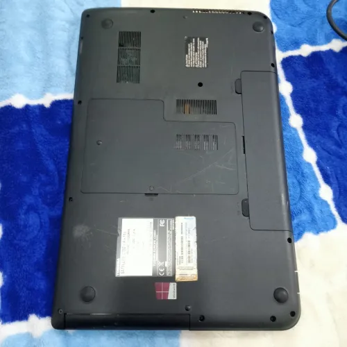 Laptop Toshiba bon état,  AMD,  320 Go HDD,  04 Go de RAM,  Bonne batterie,  