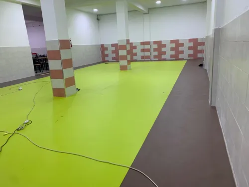 Poseur revêtement général salle du sport et hôpital 