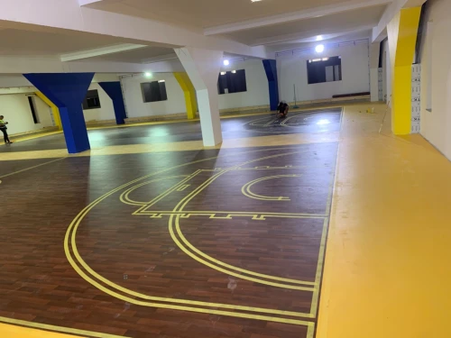 Poseur revêtement général salle du sport et hôpital 