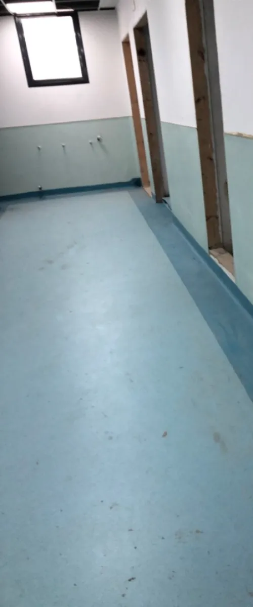 Poseur revêtement général salle du sport et hôpital 