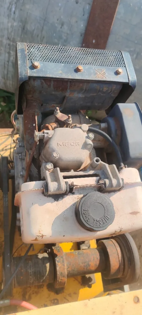 scie à sol thermique 9/10 + compacteur de la marque Bomag