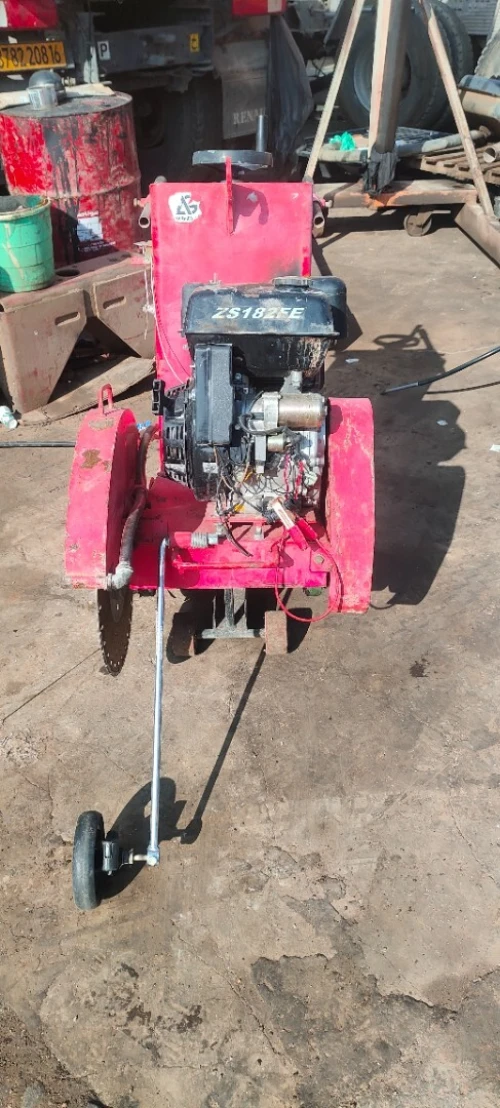 scie à sol thermique 9/10 + compacteur de la marque Bomag