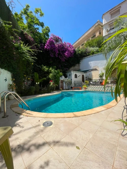 Location Appartement Niveau de villa F5 Alger Hydra