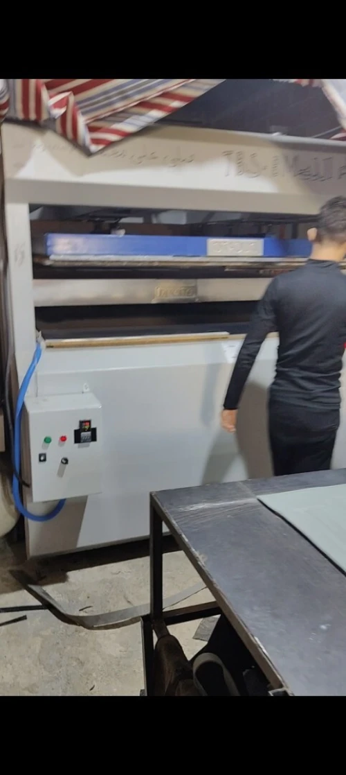 Machine thermoformage et moule