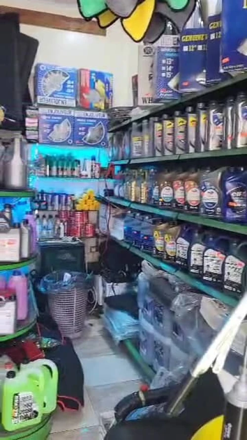 Batteries, accessoires autos & lubrifiant Amine