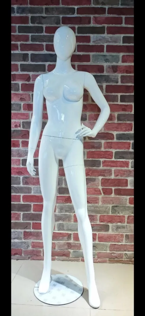Mannequins femme en résine avec tête 