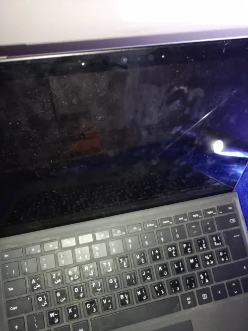 Microsoft surface pro 7 plus, écran fissuré mais tactile fictonne normal