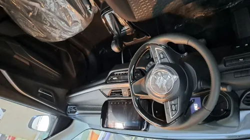 Suzuki Swift 2025 white edition