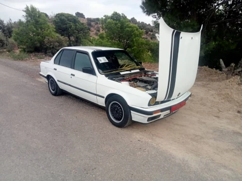 BMW E30 1986 