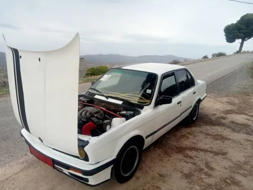 BMW E30 1986 
