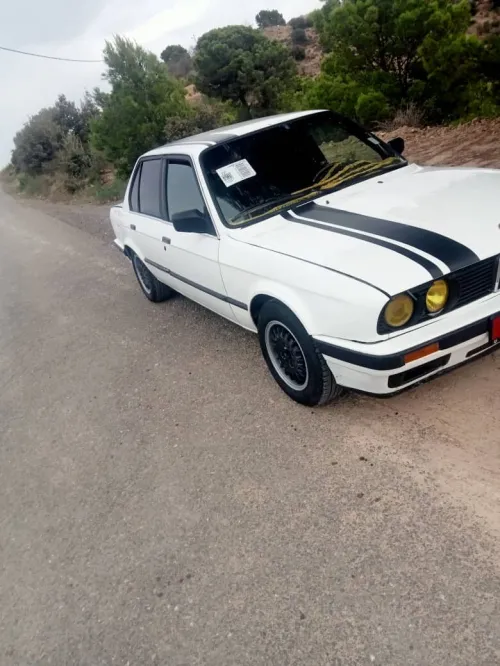 BMW E30 1986 