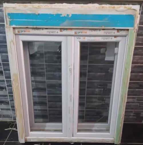 2 fenêtre PVC (occasion.مستعمل) sans rideaux 114/118