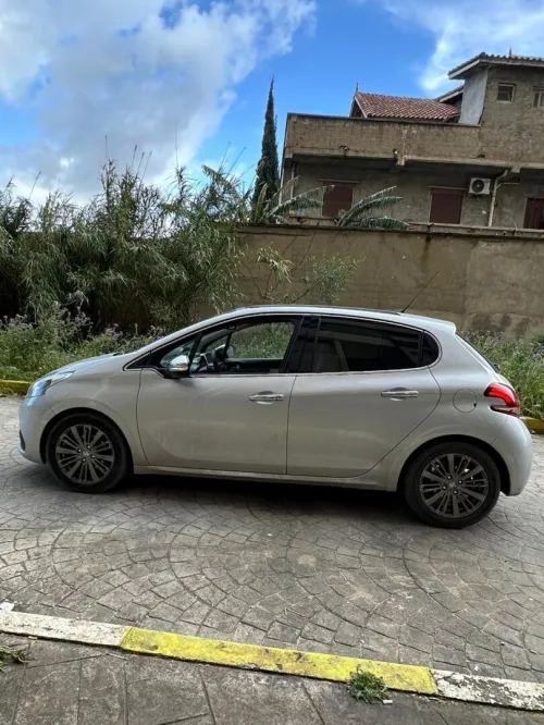 Peugeot 208 2016 Allure Facelift