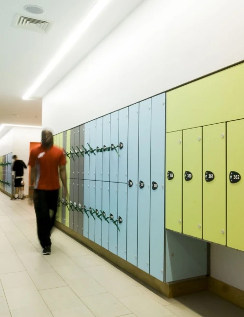 Séparations Sanitaires en HPL Compact 12 mm avec accessoires en aluminium anodisée ( cabines sanitaires )