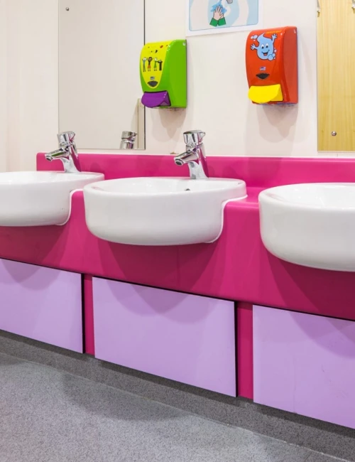 Séparations Sanitaires en HPL Compact 12 mm avec accessoires en aluminium anodisée ( cabines sanitaires )